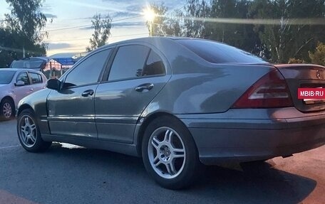 Mercedes-Benz C-Класс, 2004 год, 350 000 рублей, 3 фотография