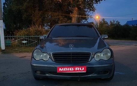 Mercedes-Benz C-Класс, 2004 год, 350 000 рублей, 8 фотография