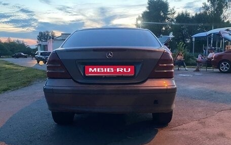 Mercedes-Benz C-Класс, 2004 год, 350 000 рублей, 4 фотография