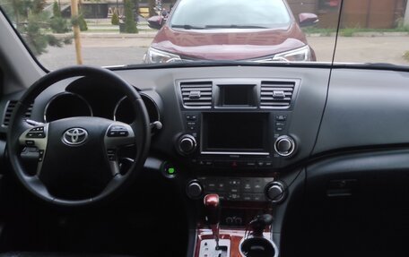 Toyota Highlander III, 2011 год, 1 850 000 рублей, 5 фотография