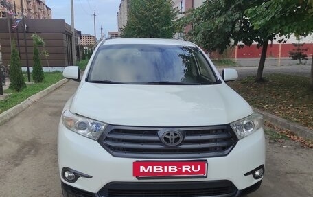 Toyota Highlander III, 2011 год, 1 850 000 рублей, 3 фотография