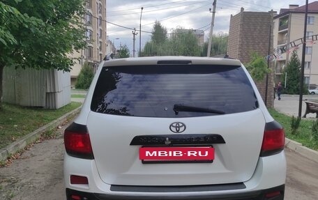 Toyota Highlander III, 2011 год, 1 850 000 рублей, 4 фотография