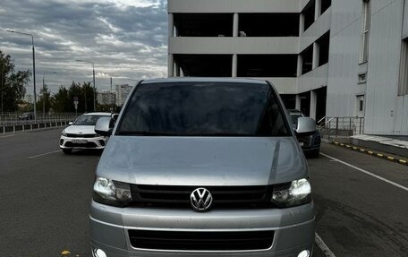 Volkswagen Caravelle T5, 2013 год, 2 100 000 рублей, 2 фотография