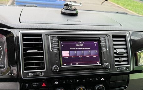 Volkswagen Multivan T6 рестайлинг, 2018 год, 5 500 000 рублей, 10 фотография