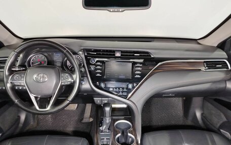 Toyota Camry, 2019 год, 2 900 000 рублей, 11 фотография