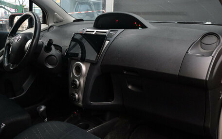 Toyota Yaris III рестайлинг, 2008 год, 530 000 рублей, 9 фотография