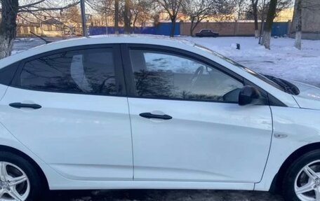 Hyundai Solaris II рестайлинг, 2011 год, 850 000 рублей, 3 фотография