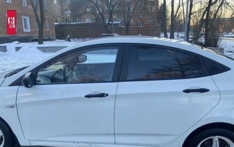 Hyundai Solaris II рестайлинг, 2011 год, 850 000 рублей, 4 фотография