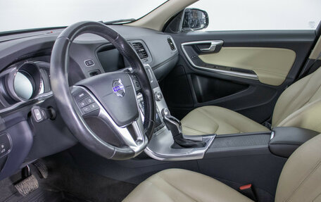 Volvo S60 Cross Country, 2018 год, 2 800 000 рублей, 10 фотография