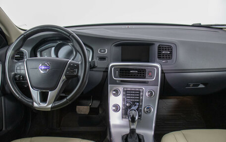Volvo S60 Cross Country, 2018 год, 2 800 000 рублей, 13 фотография