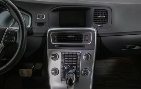 Volvo S60 Cross Country, 2018 год, 2 800 000 рублей, 14 фотография