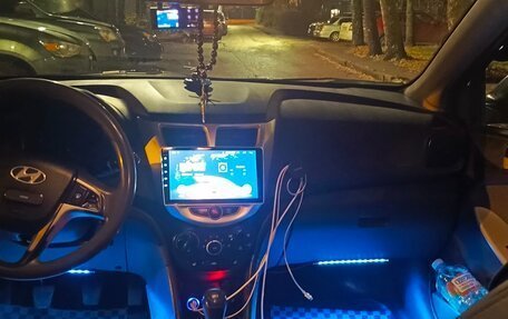 Hyundai Solaris II рестайлинг, 2012 год, 550 000 рублей, 10 фотография