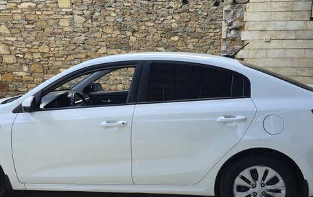 KIA Rio IV, 2018 год, 1 100 000 рублей, 3 фотография