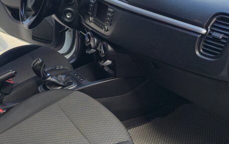 KIA Rio IV, 2018 год, 1 100 000 рублей, 5 фотография