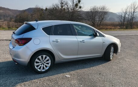 Opel Astra J, 2010 год, 750 000 рублей, 1 фотография
