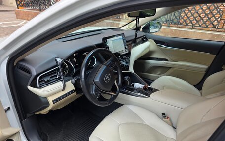 Toyota Camry, 2021 год, 3 250 000 рублей, 4 фотография