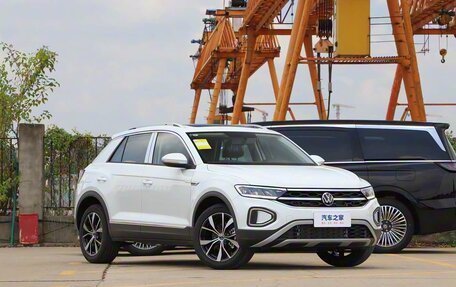 Volkswagen T-Roc I, 2025 год, 2 490 000 рублей, 1 фотография