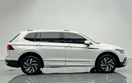 Volkswagen Tiguan II, 2024 год, 2 810 013 рублей, 9 фотография