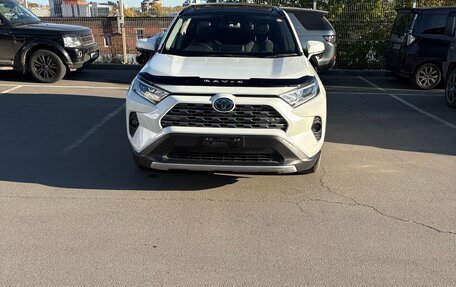 Toyota RAV4, 2019 год, 3 280 000 рублей, 1 фотография