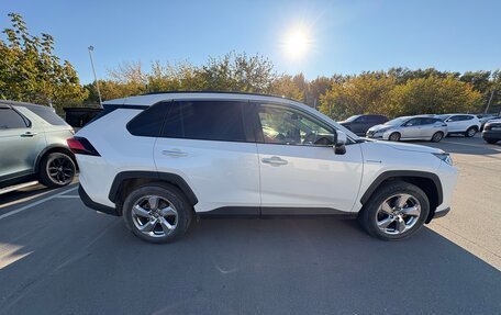 Toyota RAV4, 2019 год, 3 280 000 рублей, 2 фотография