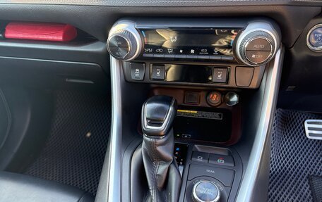 Toyota RAV4, 2019 год, 3 280 000 рублей, 4 фотография