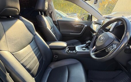 Toyota RAV4, 2019 год, 3 280 000 рублей, 6 фотография