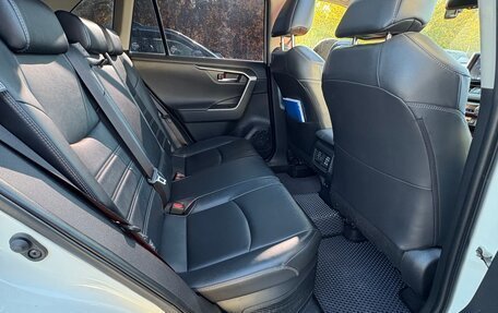 Toyota RAV4, 2019 год, 3 280 000 рублей, 9 фотография