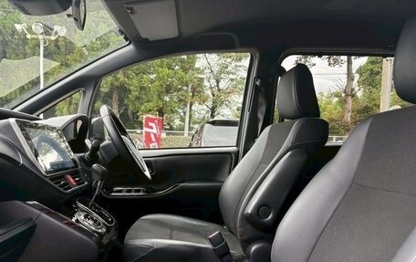 Toyota Noah III, 2021 год, 1 718 027 рублей, 11 фотография