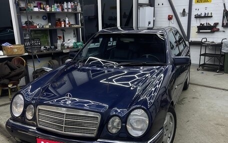 Mercedes-Benz E-Класс, 1997 год, 830 000 рублей, 1 фотография