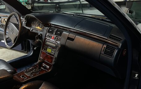 Mercedes-Benz E-Класс, 1997 год, 830 000 рублей, 19 фотография