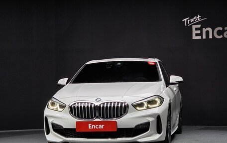 BMW 1 серия, 2022 год, 2 200 000 рублей, 2 фотография