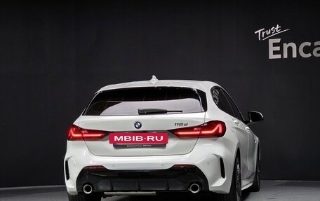 BMW 1 серия, 2022 год, 2 200 000 рублей, 3 фотография