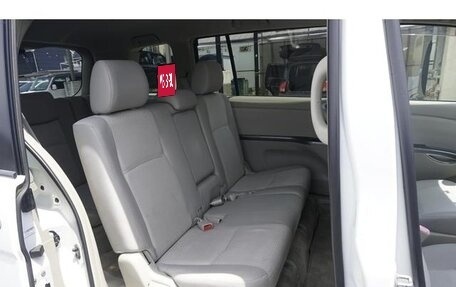 Toyota ISis I, 2017 год, 920 111 рублей, 19 фотография