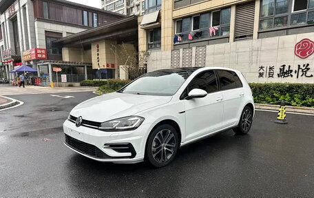 Volkswagen Golf VII, 2018 год, 1 250 035 рублей, 1 фотография