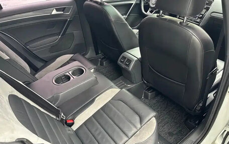 Volkswagen Golf VII, 2018 год, 1 250 035 рублей, 14 фотография