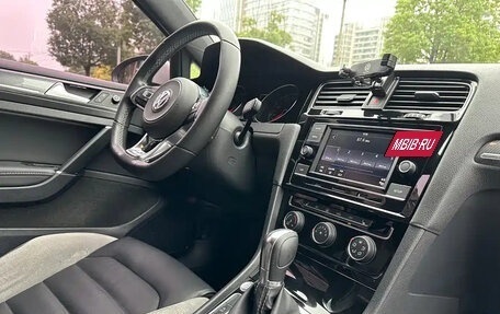Volkswagen Golf VII, 2018 год, 1 250 035 рублей, 15 фотография