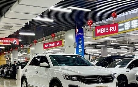 Volkswagen T-Roc I, 2022 год, 1 920 000 рублей, 1 фотография