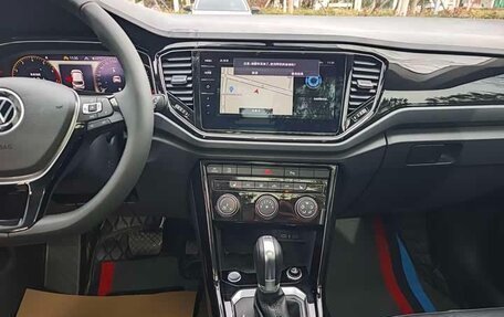 Volkswagen T-Roc I, 2022 год, 2 140 000 рублей, 10 фотография