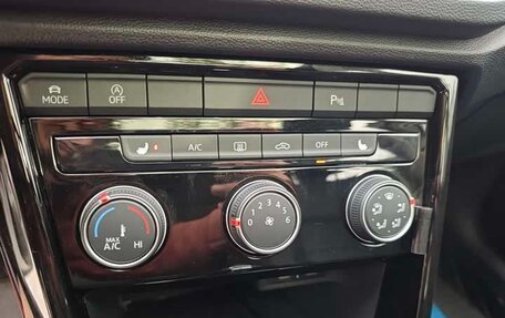 Volkswagen T-Roc I, 2022 год, 2 140 000 рублей, 11 фотография