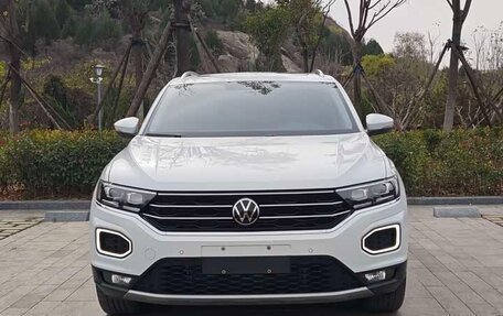 Volkswagen T-Roc I, 2022 год, 2 140 000 рублей, 2 фотография