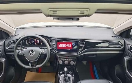 Volkswagen T-Roc I, 2022 год, 2 140 000 рублей, 9 фотография