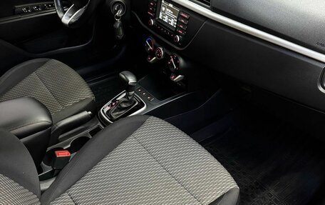 KIA Rio IV, 2018 год, 1 370 000 рублей, 10 фотография