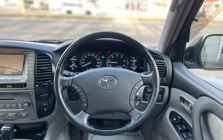 Toyota Land Cruiser 100 рестайлинг 2, 2006 год, 1 784 000 рублей, 12 фотография