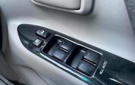 Toyota Land Cruiser 100 рестайлинг 2, 2006 год, 1 784 000 рублей, 10 фотография