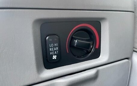 Toyota Land Cruiser 100 рестайлинг 2, 2006 год, 1 784 000 рублей, 17 фотография