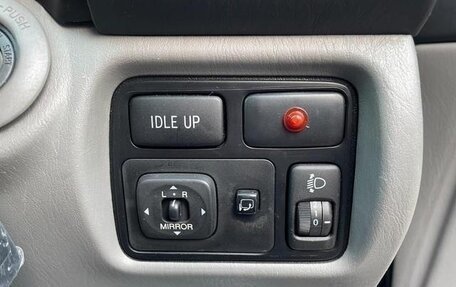 Toyota Land Cruiser 100 рестайлинг 2, 2006 год, 1 784 000 рублей, 18 фотография