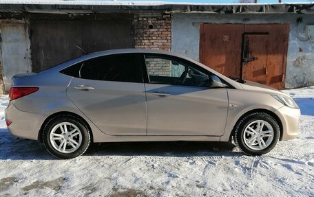 Hyundai Solaris II рестайлинг, 2013 год, 800 000 рублей, 3 фотография