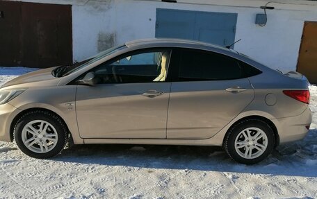 Hyundai Solaris II рестайлинг, 2013 год, 800 000 рублей, 2 фотография
