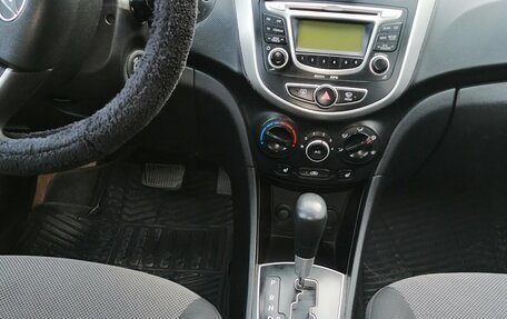 Hyundai Solaris II рестайлинг, 2013 год, 800 000 рублей, 10 фотография