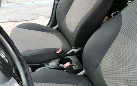 Hyundai Solaris II рестайлинг, 2013 год, 800 000 рублей, 12 фотография